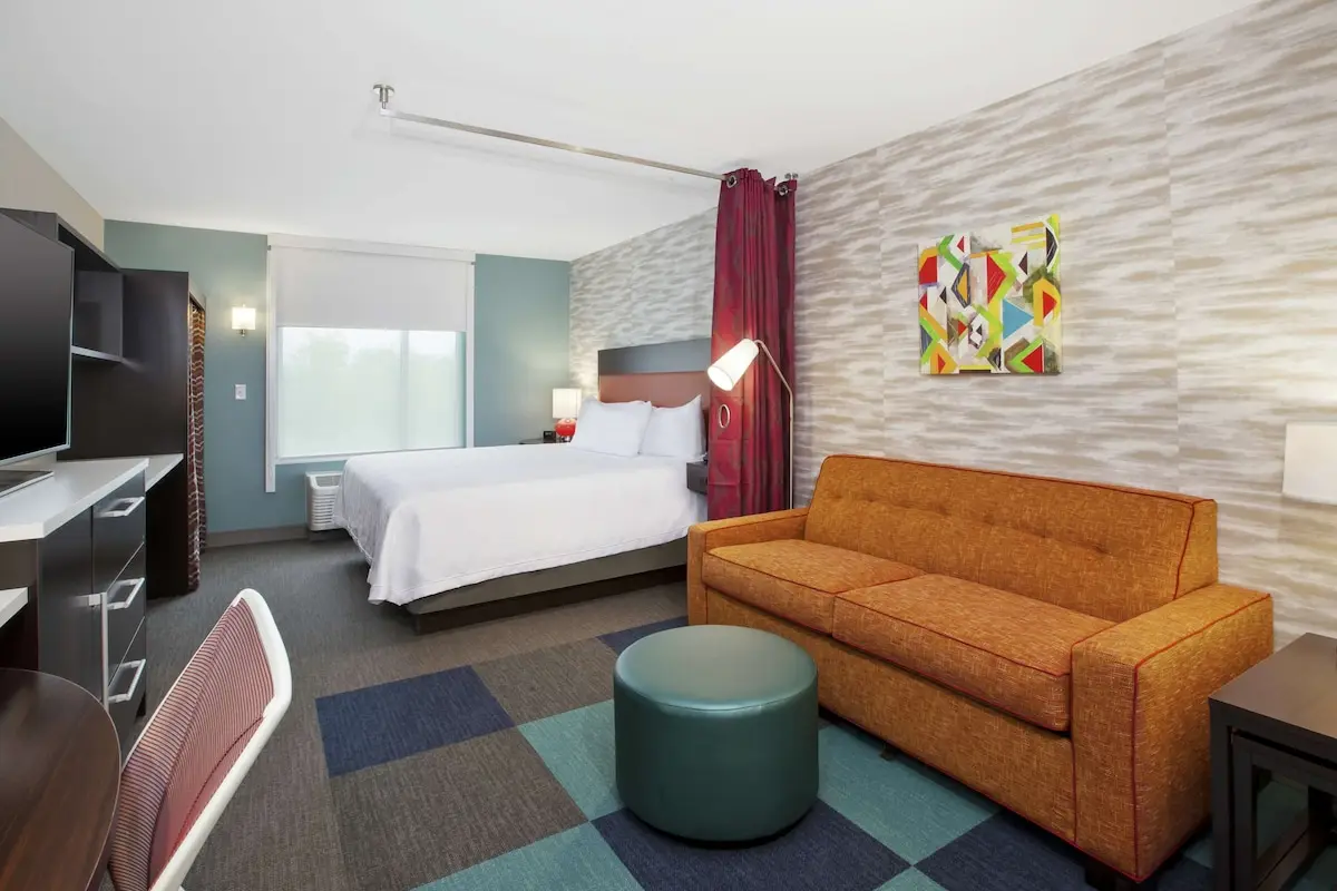 Hotels with kitchens in West Bloomfield
