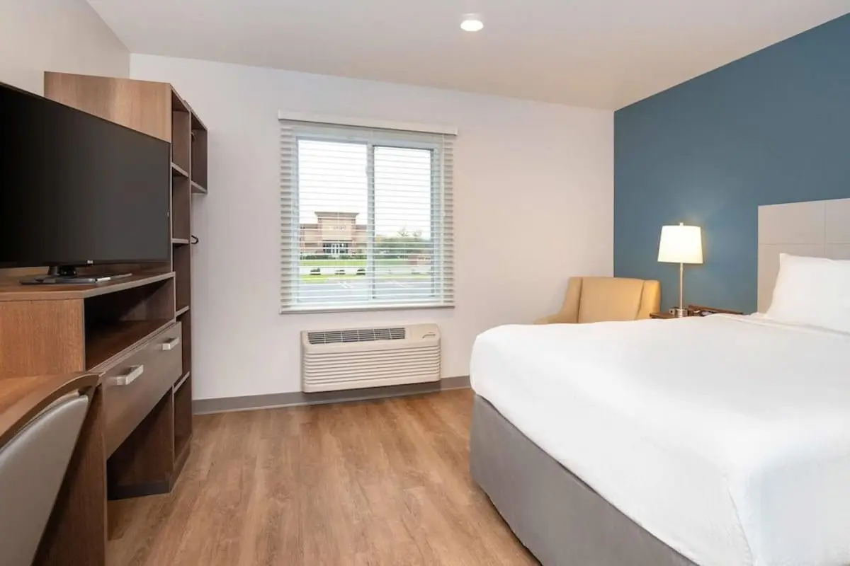 Hotels with kitchens in Carol Stream