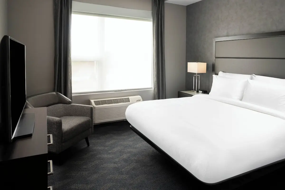 Hotels with kitchens in Natick
