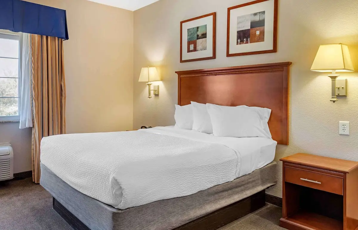 Hotels with kitchens in Kingwood
