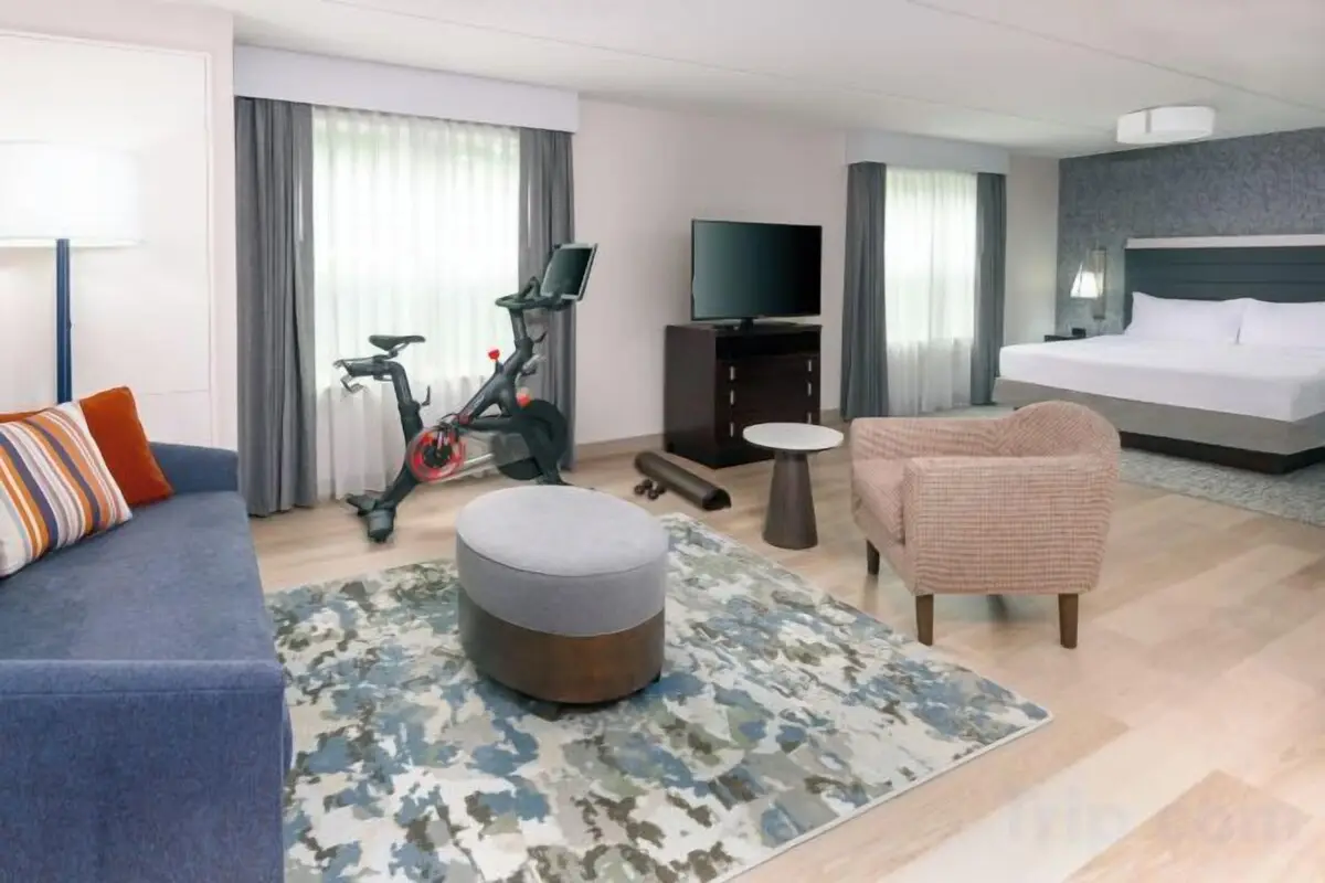 Hotels with kitchens in Canton