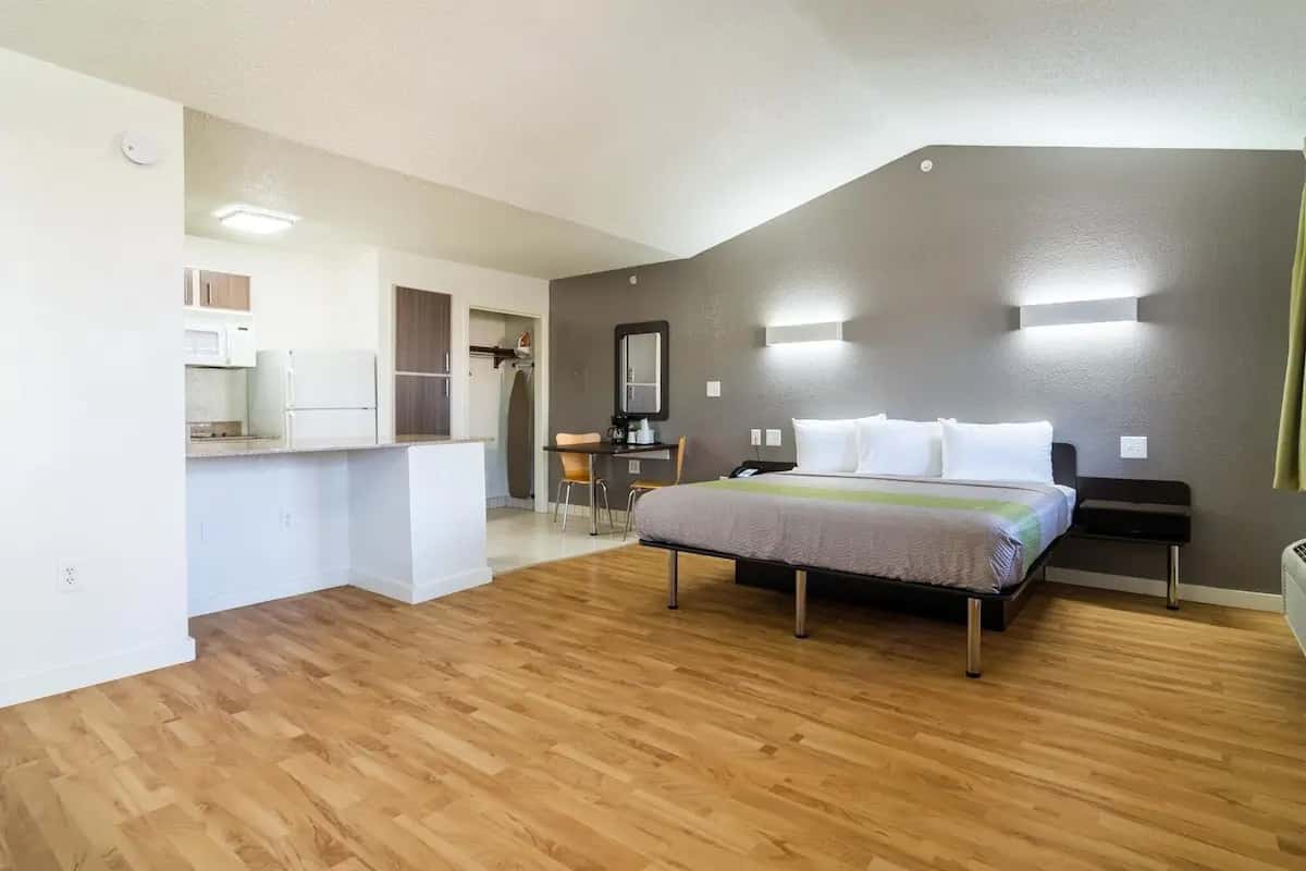 Studio 6 Plano, TX - Dallas - Plano Medical Center hotel photo 1 in Plano, Texas
