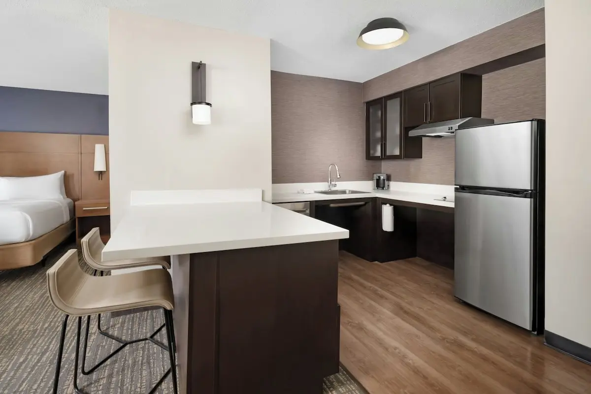 Hotels with kitchens in Bloomingdale