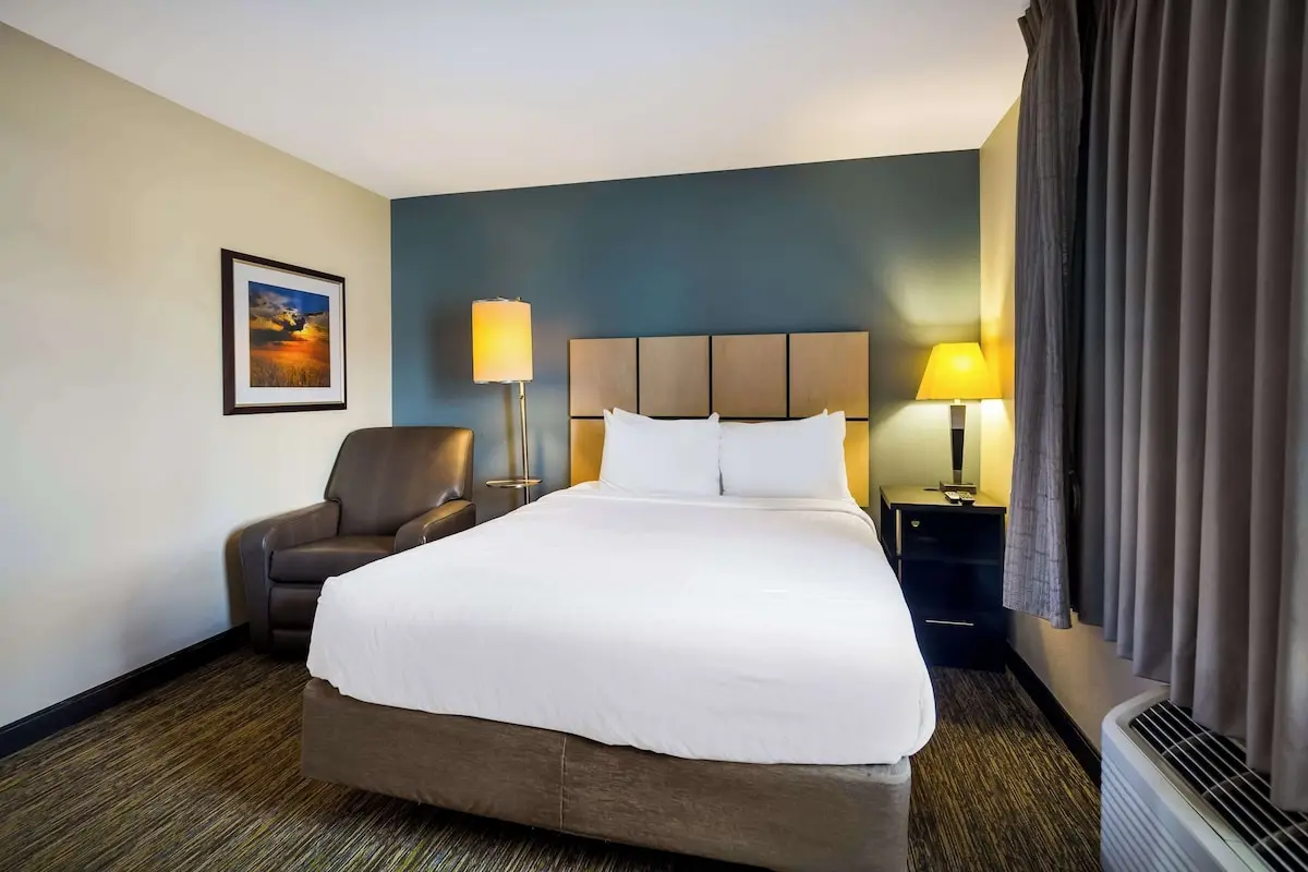 Hotels with kitchens in Earth City