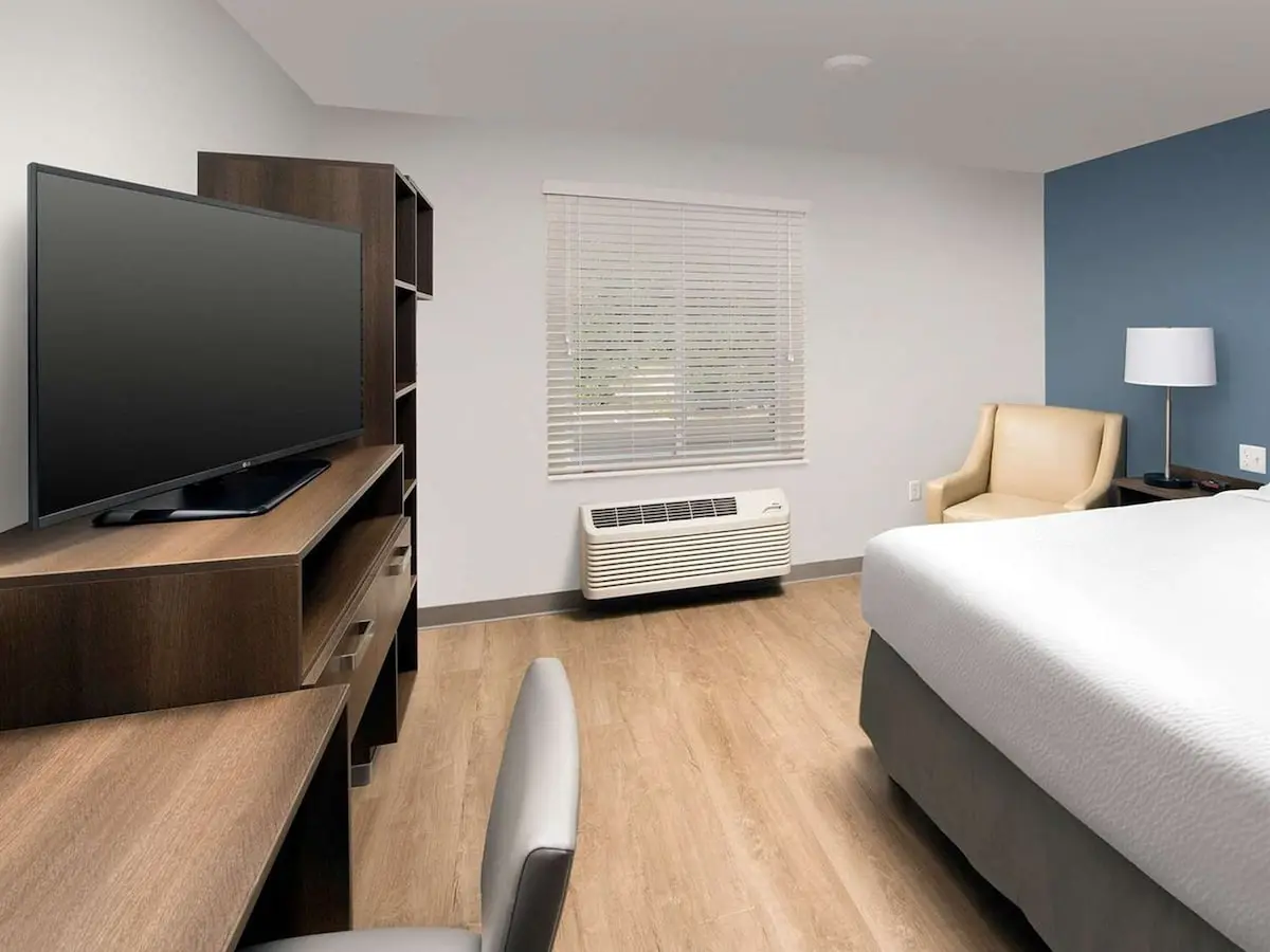 Hotels with kitchens in Madison