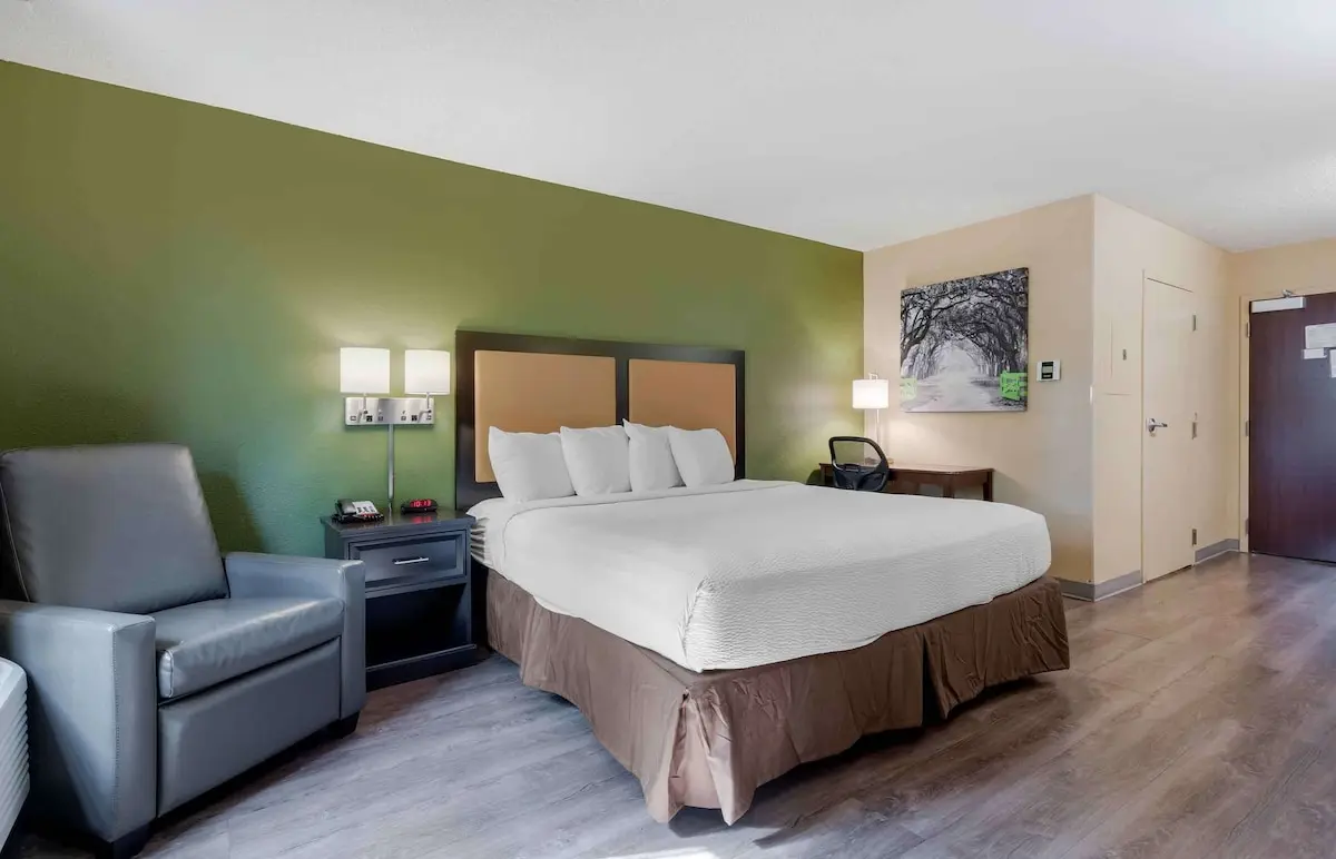 Hotels with kitchens in Pleasant Hill