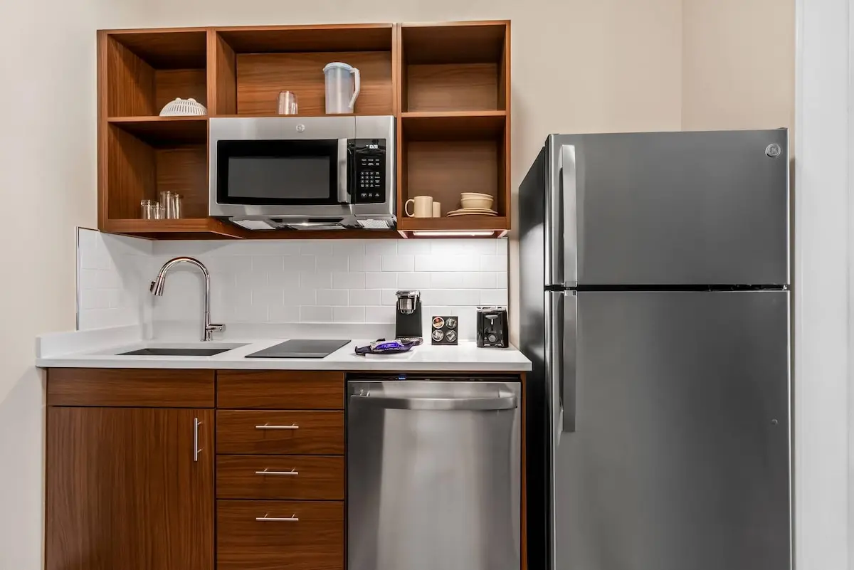 Everhome Suites San Antonio Lackland near SeaWorld by Choice Hotels hotel photo 1 in San Antonio, Texas