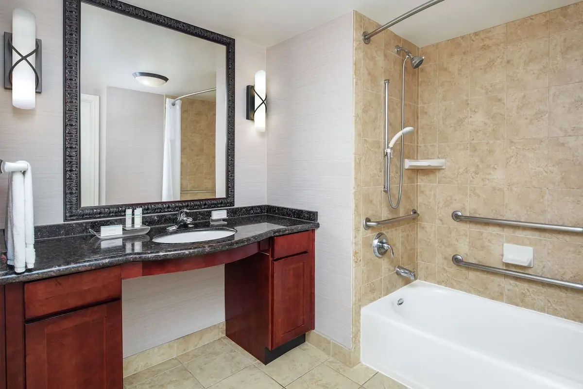 Hotels with kitchens in Agoura Hills