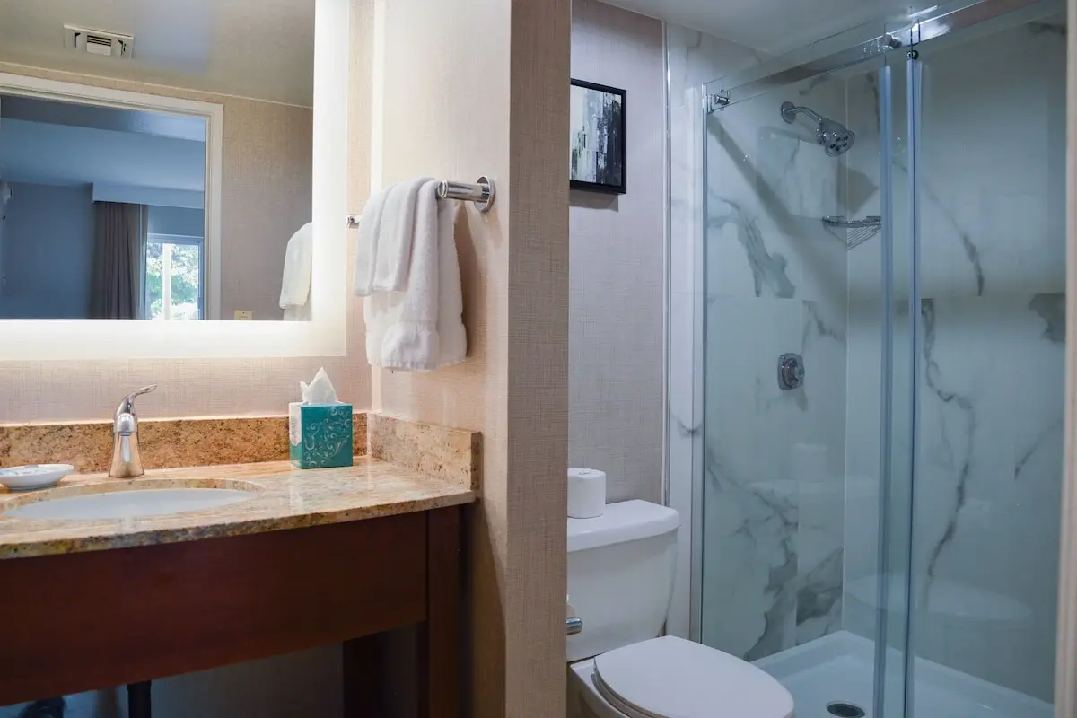 Hotels with kitchens in La Mirada
