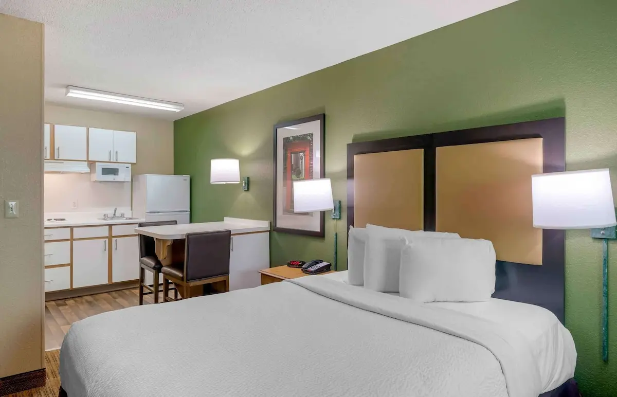 Hotels with kitchens in Germantown