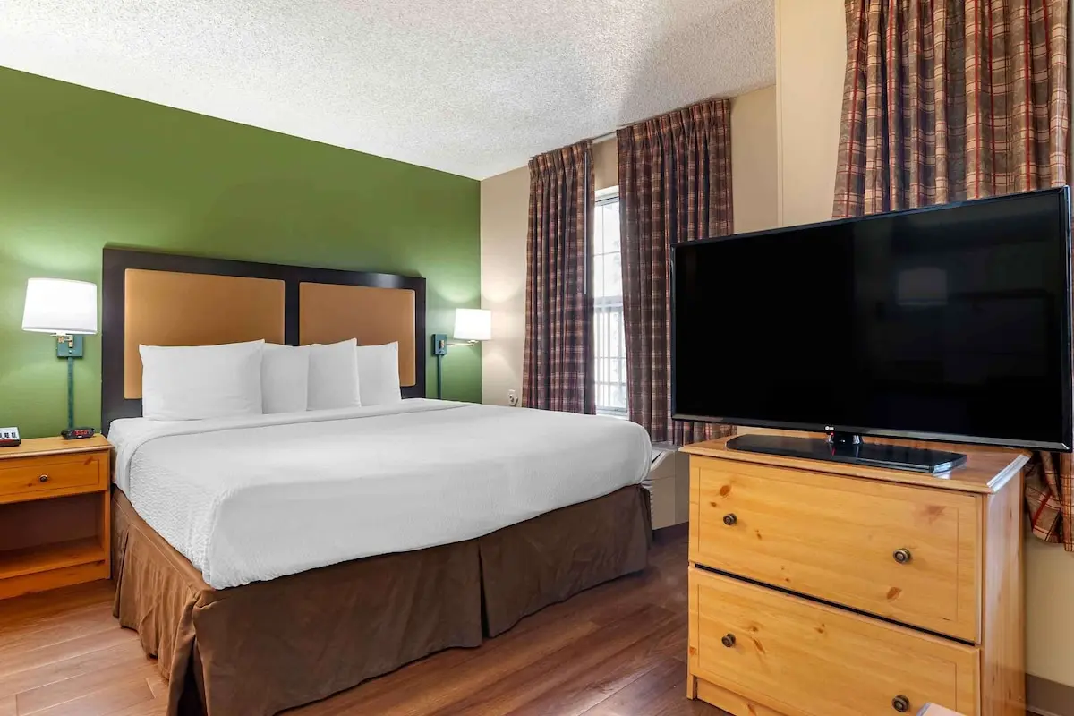 Hotels with kitchens in Monrovia