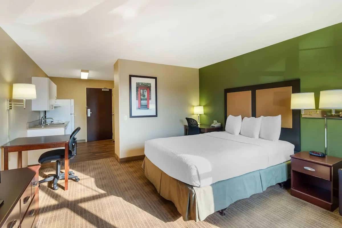 Extended Stay America Suites - Chicago - Vernon Hills - Lake Forest hotel photo 1 in Vernon Hills, Illinois