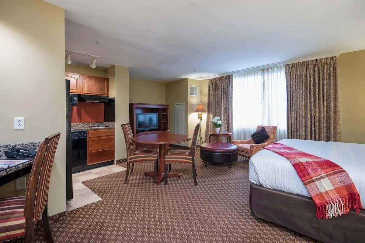 Arlington Court Suites, a Clarion Collection Hotel hotel photo 1 in Arlington, Virginia