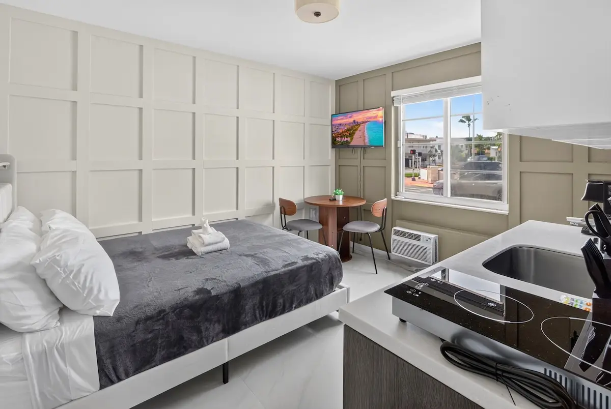 MB Playa Hotel and Apartments hotel photo 1 in Miami Beach, Florida