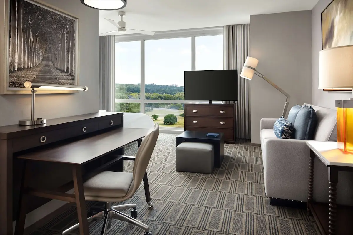 Hotels with kitchens in Teaneck