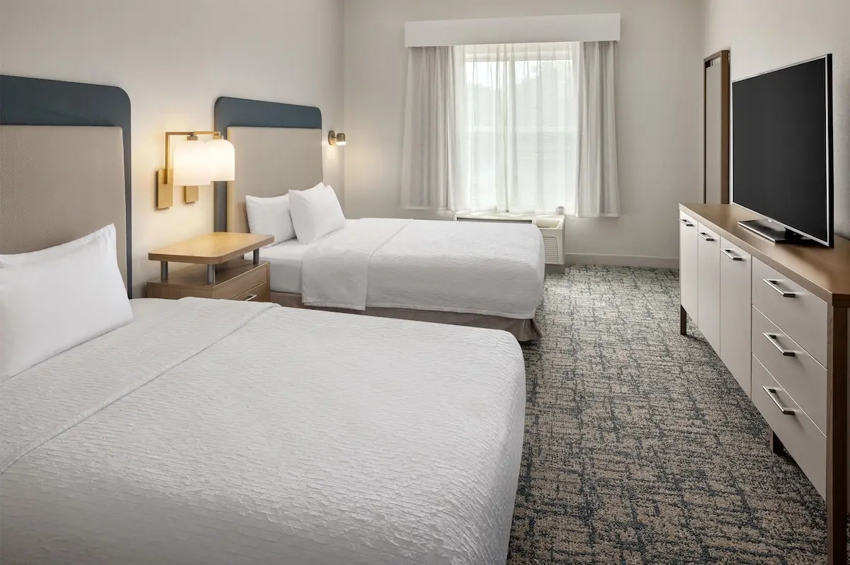 Hotels with kitchens in St. Louis Park