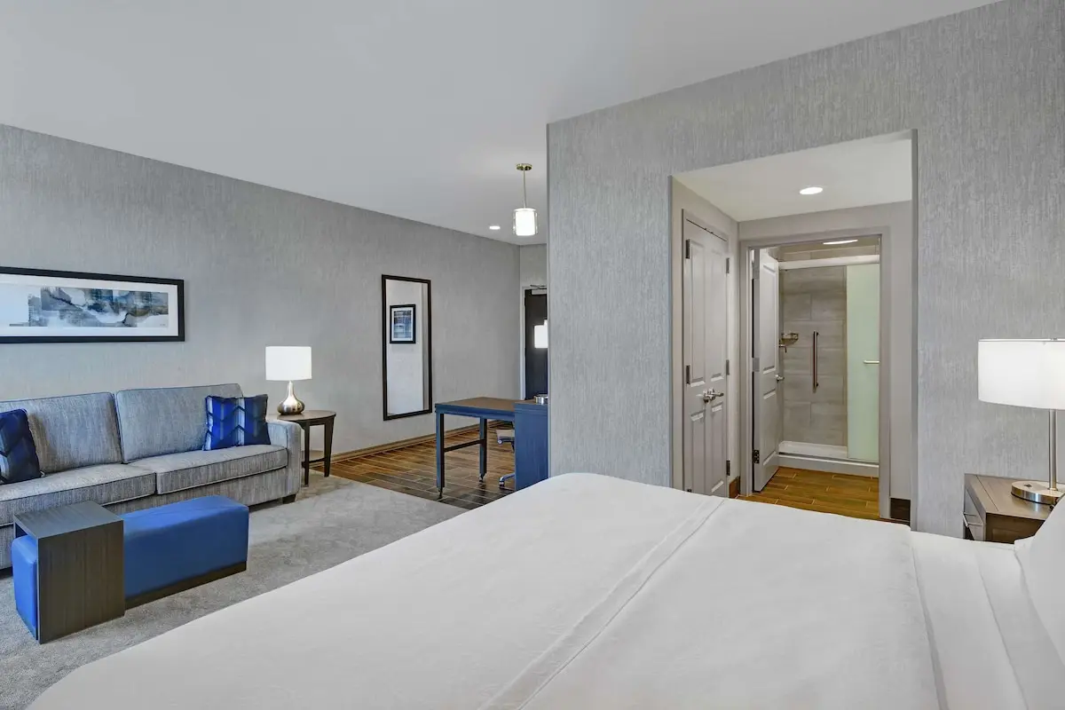 Hotels with kitchens in Edison