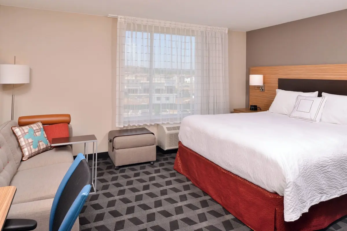Hotels with kitchens in Chino Hills