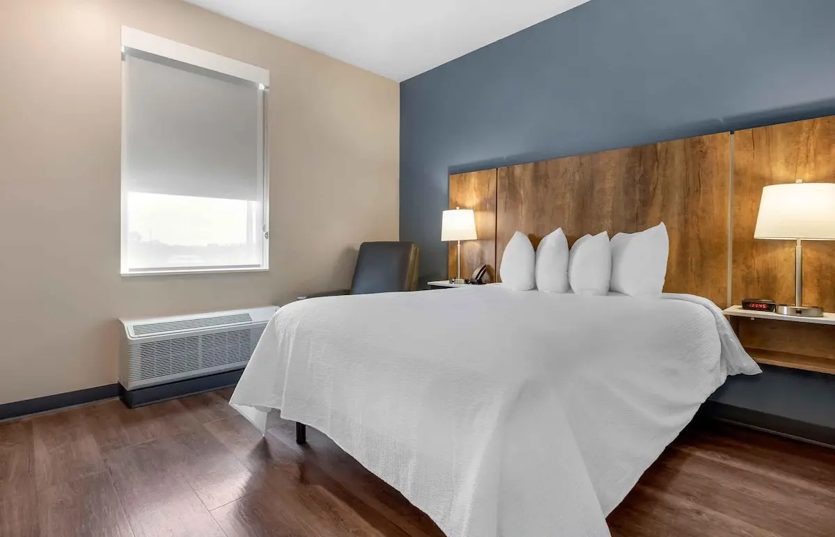 Hotels with kitchens in Belmont