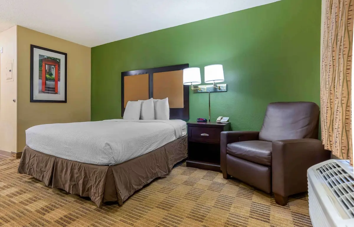 Hotels with kitchens in Metairie
