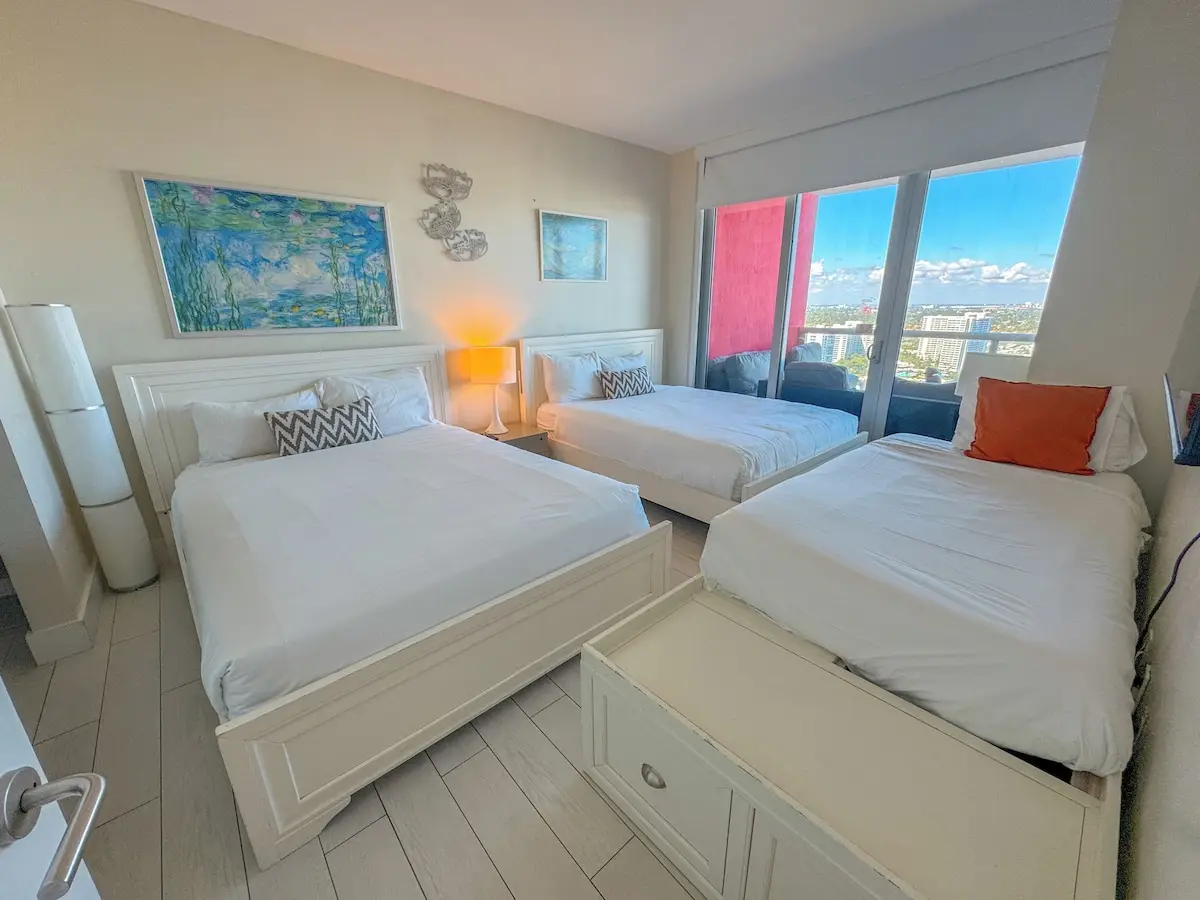 Hotels with kitchens in Hallandale Beach