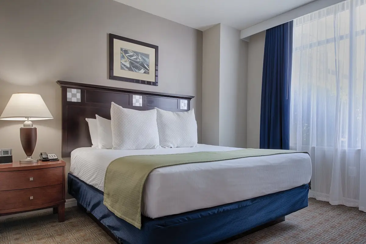 Hotels with kitchens in Oxon Hill