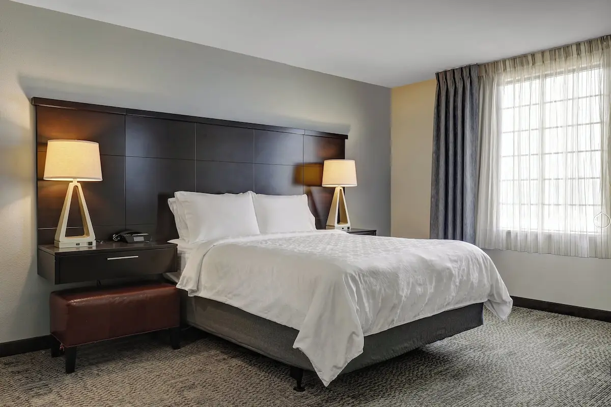 Hotels with kitchens in Lanham