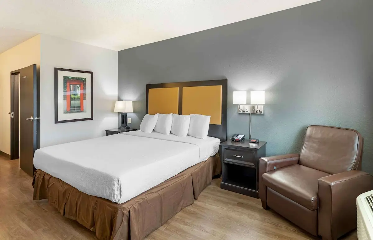Hotels with kitchens in Lone Tree