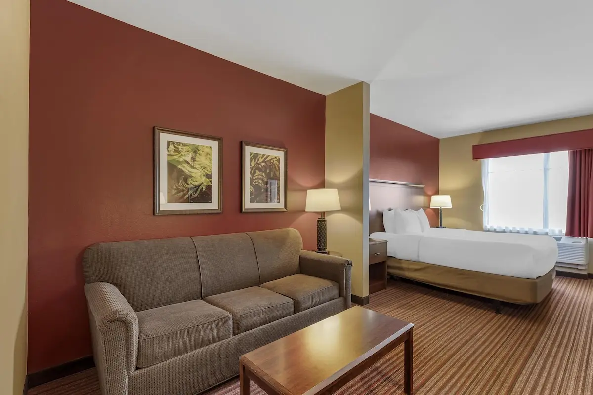 Hotels with kitchens in Hudson
