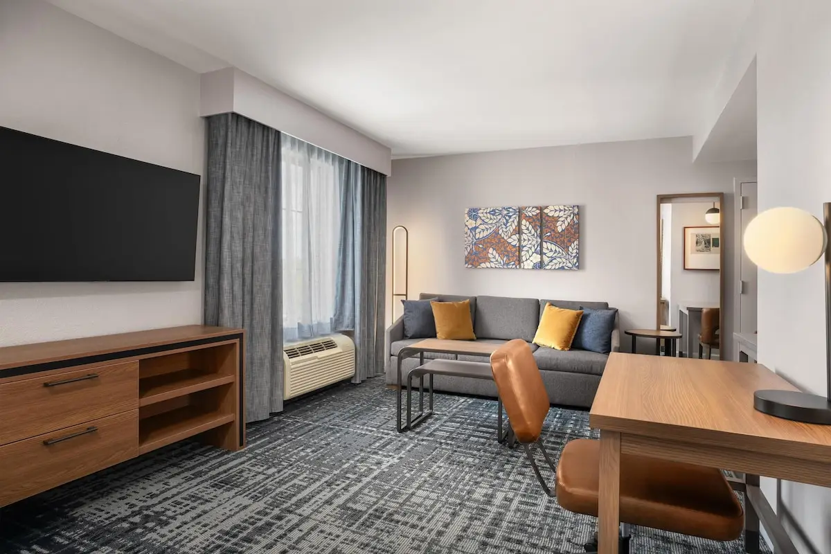 Hotels with kitchens in Newtown