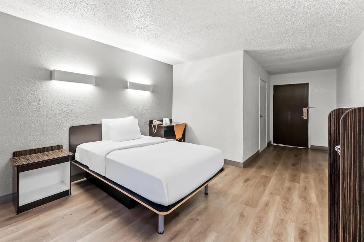 Hotels with kitchens in Wayne