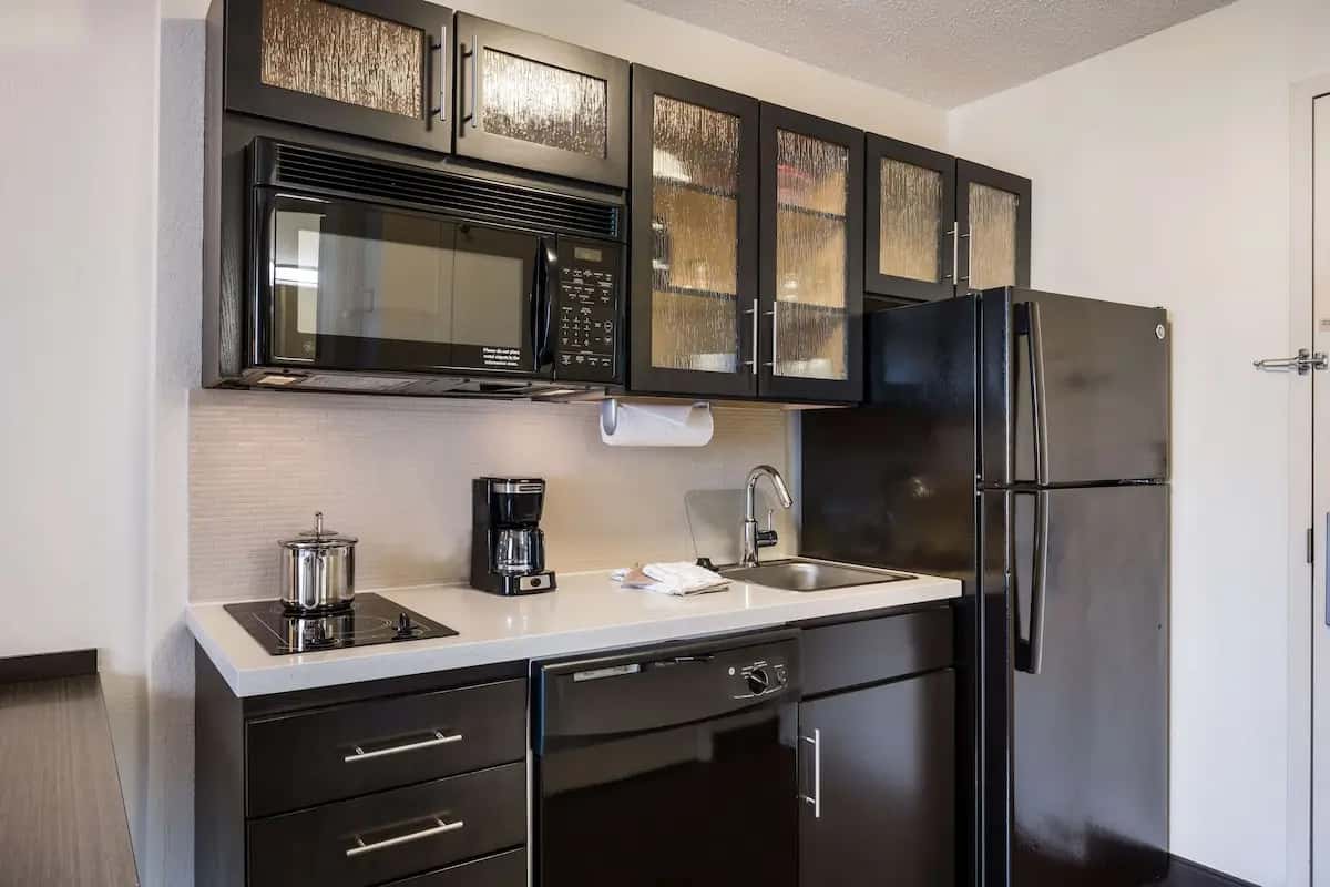 Sonesta Simply Suites Detroit Warren hotel photo 1 in Warren, Michigan