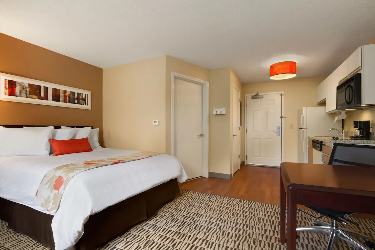 Hotels with kitchens in Hoffman Estates