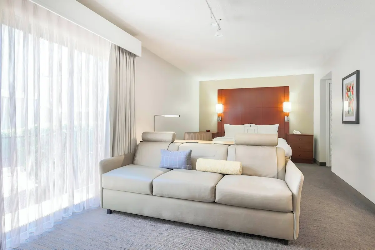 Hotels with kitchens in Deerfield
