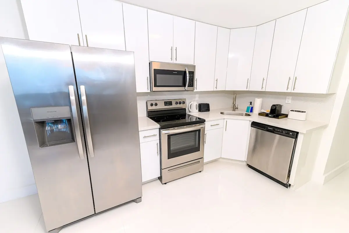 SeaStays Apartments hotel photo 1 in Miami Beach, Florida