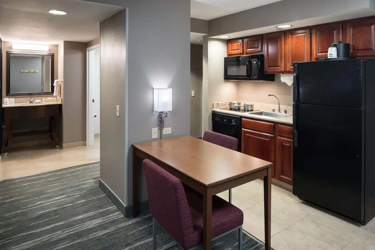 Hampton Inn & Suites Chicago-North Shore/Skokie hotel photo 1 in Skokie, Illinois