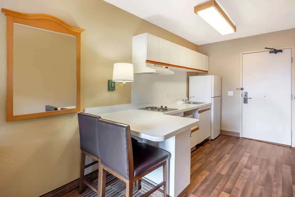 Extended Stay America Select Suites Chicago Westmont Oak Brook hotel photo 1 in Westmont, Illinois
