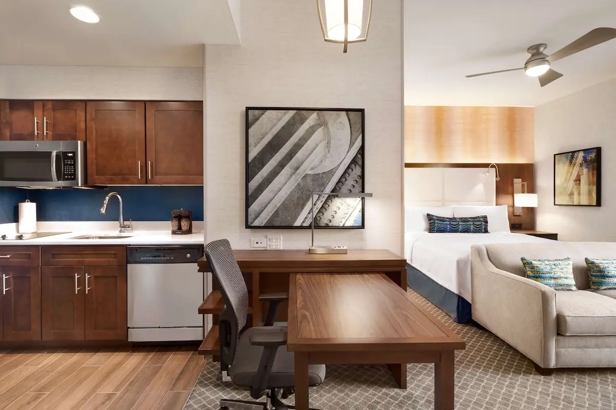 Kitchen at Homewood Suites by Hilton Arlington Rosslyn Key Bridge in Arlington