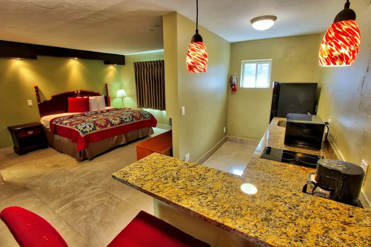 Oceans Beach Resort hotel photo 1 in Pompano Beach, Florida
