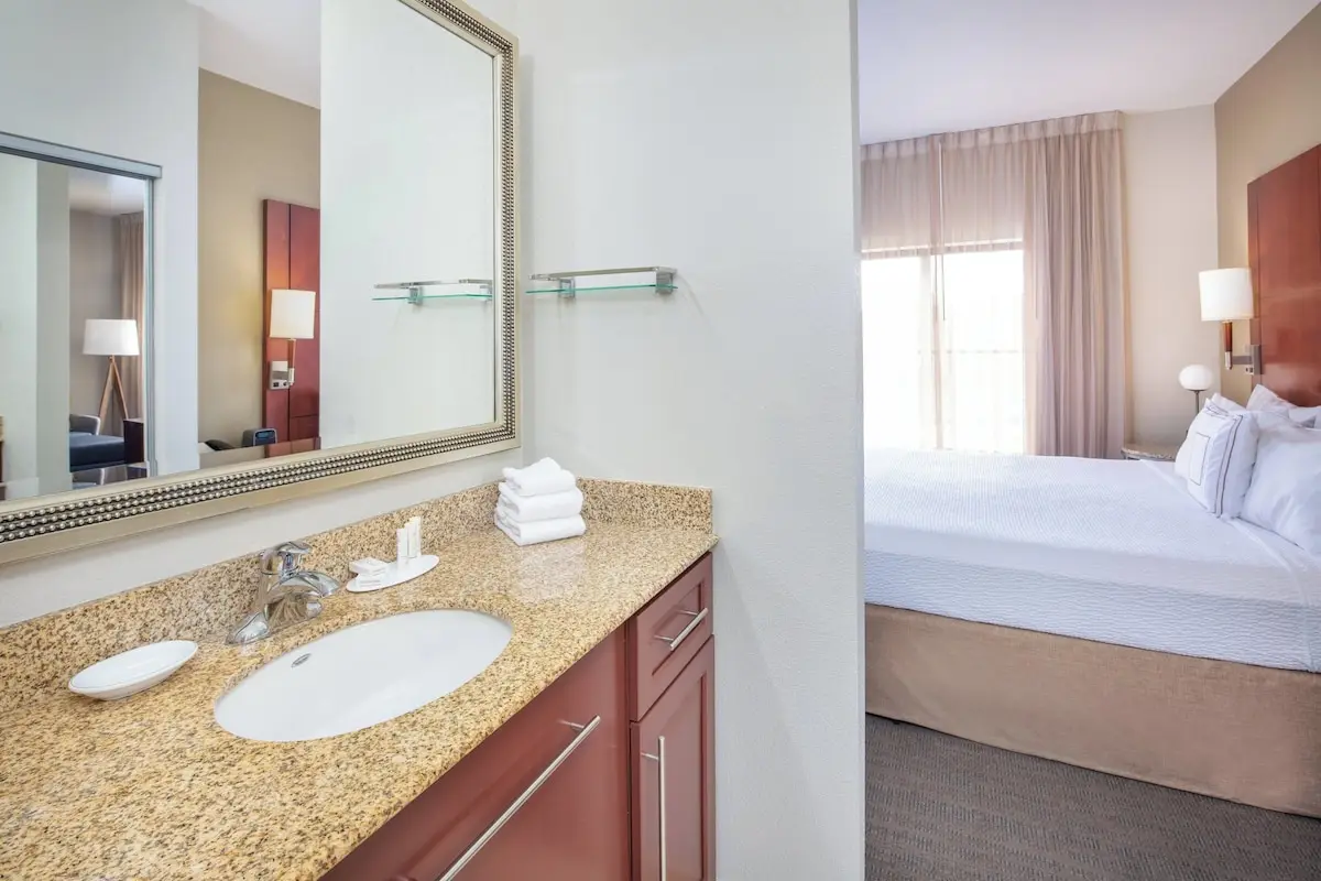 Hotels with kitchens in Surprise