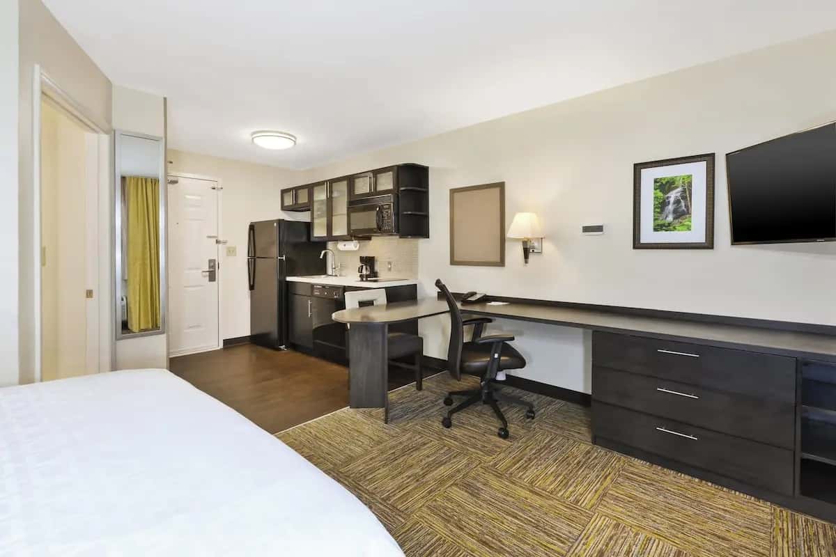 Candlewood Suites Huntersville by IHG hotel photo 1 in Huntersville, North Carolina