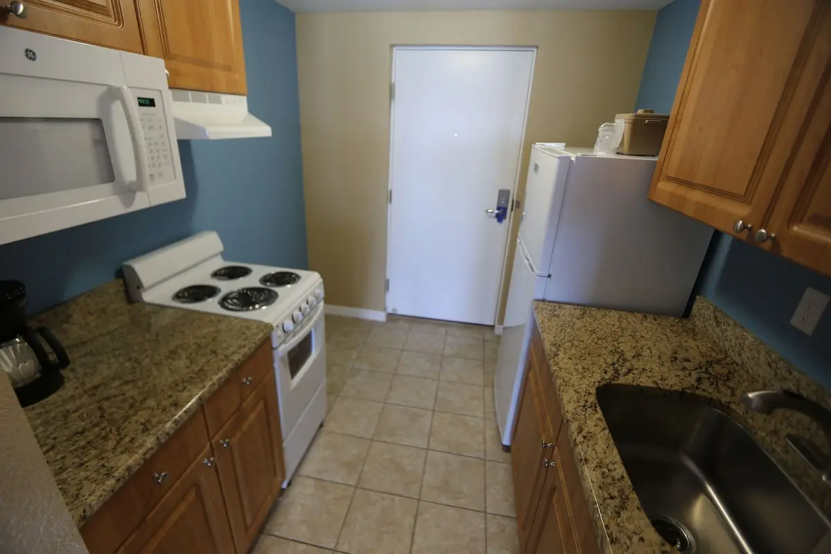 Shoreline Island Resort - Exclusively Adult hotel photo 1 in Madeira Beach, Florida