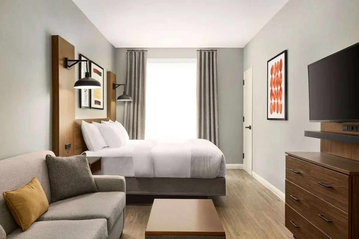 Hotels with kitchens in Mount Laurel