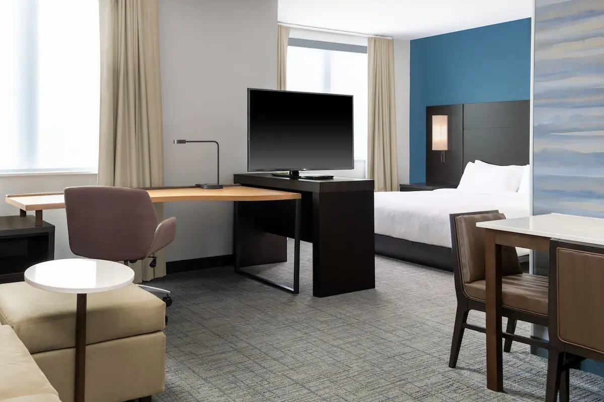 Hotels with kitchens in Arvada
