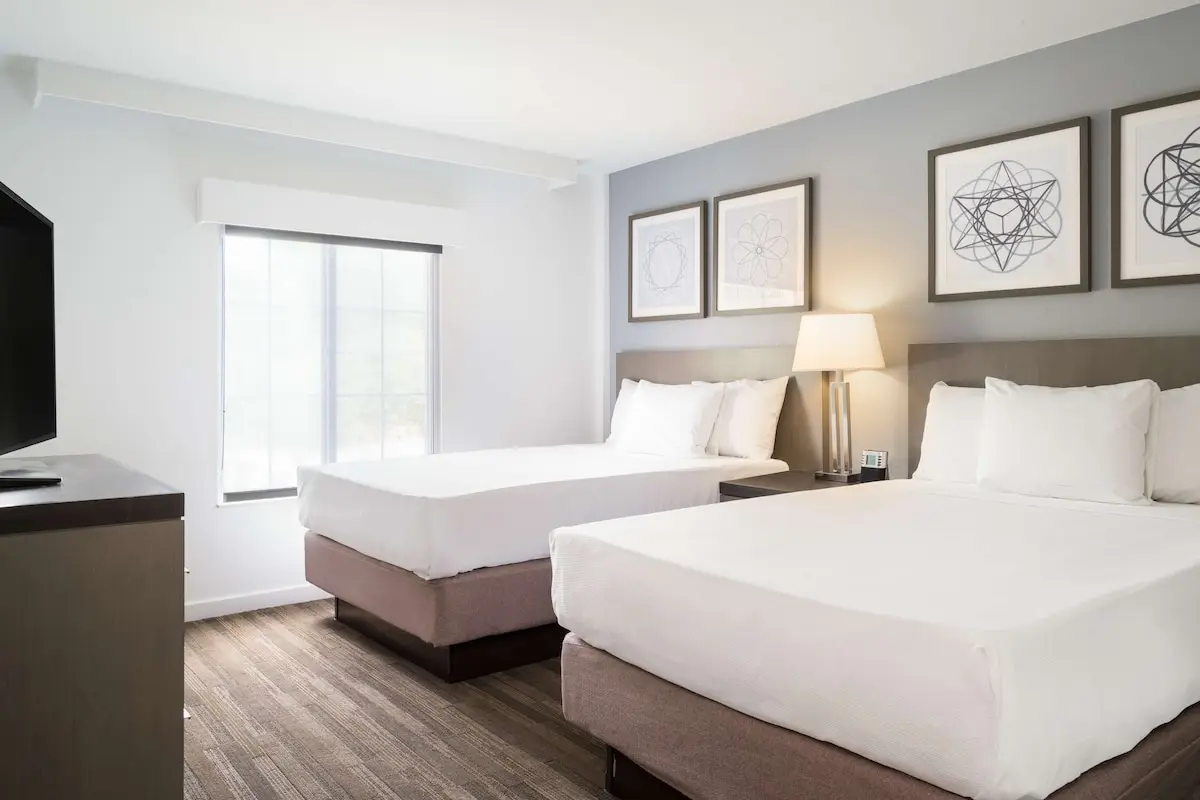 Hotels with kitchens in West Harrison