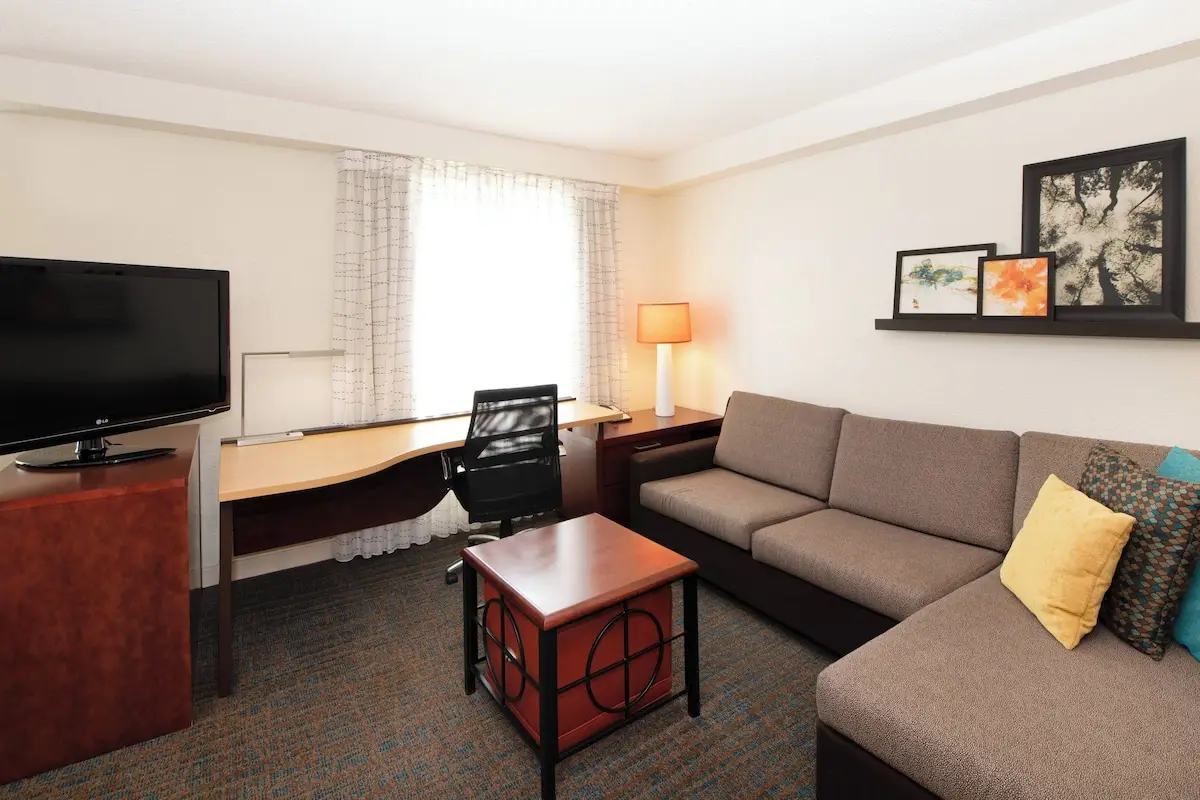 Hotels with kitchens in Newark