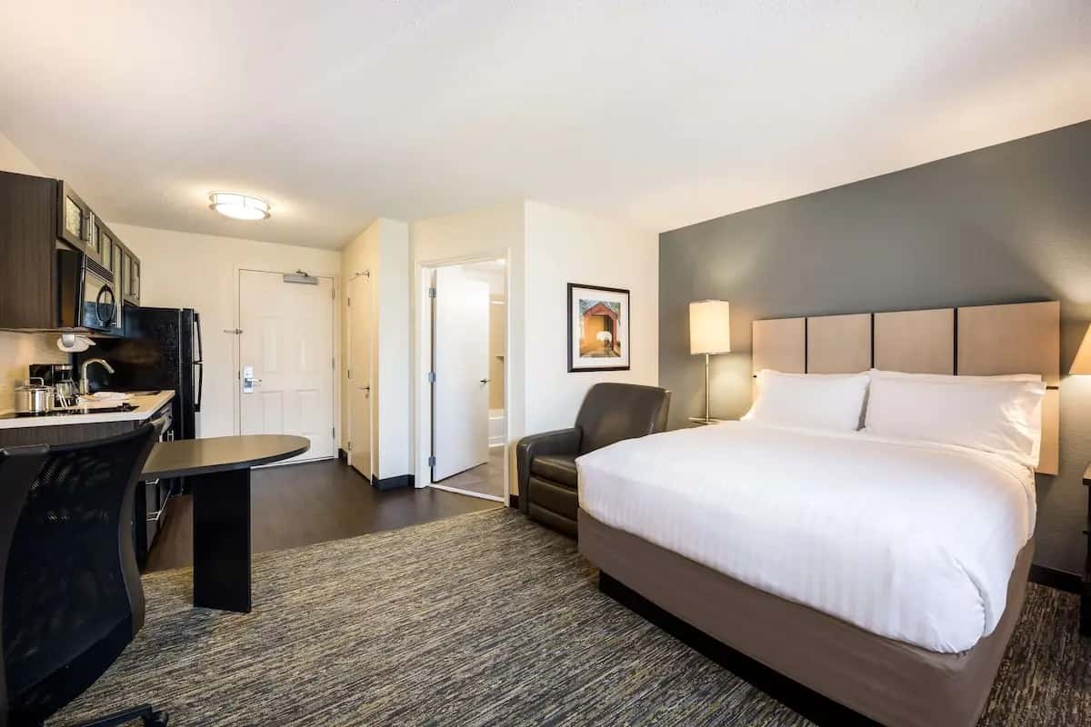 Sonesta Simply Suites Charlotte University hotel photo 1 in Charlotte, North Carolina