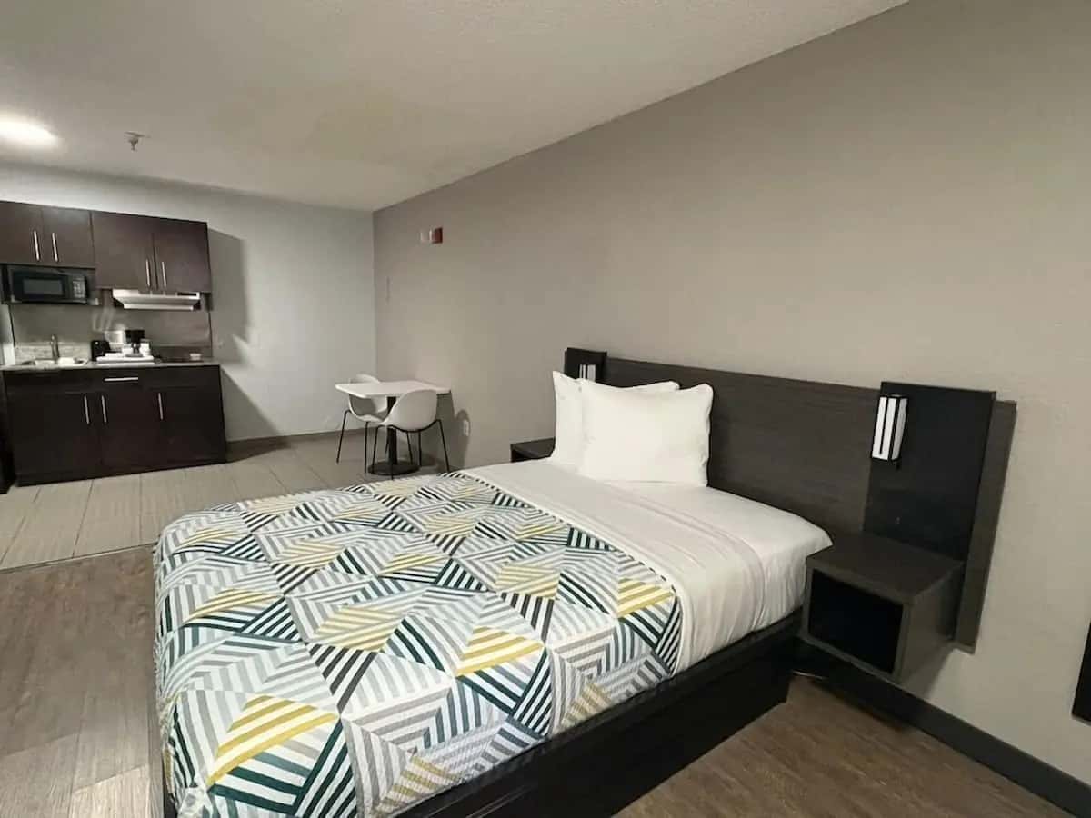 Studio 6 Extended Stay - Coral Springs, FL - Fort Lauderdale hotel photo 1 in Coral Springs, Florida