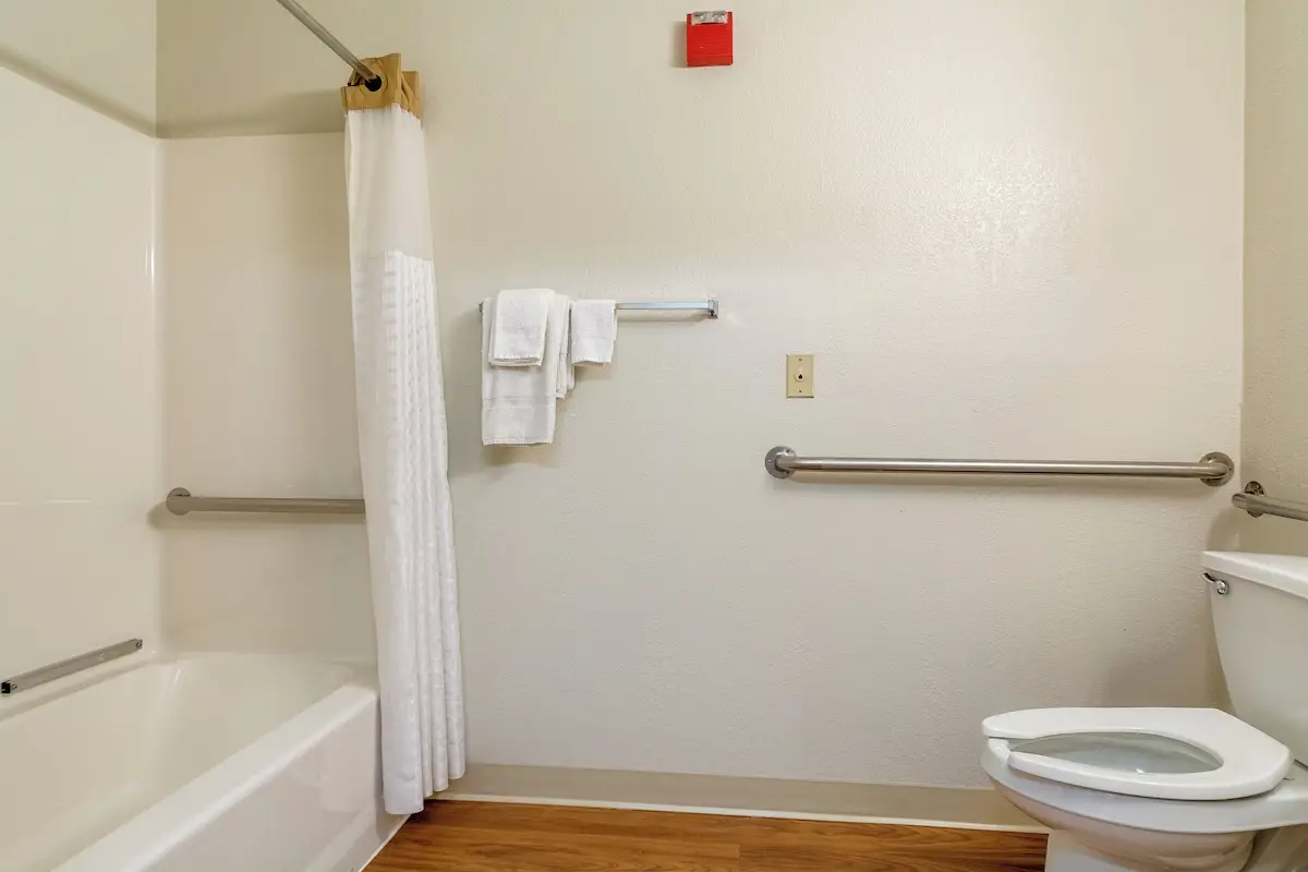 Hotels with kitchens in Lakewood