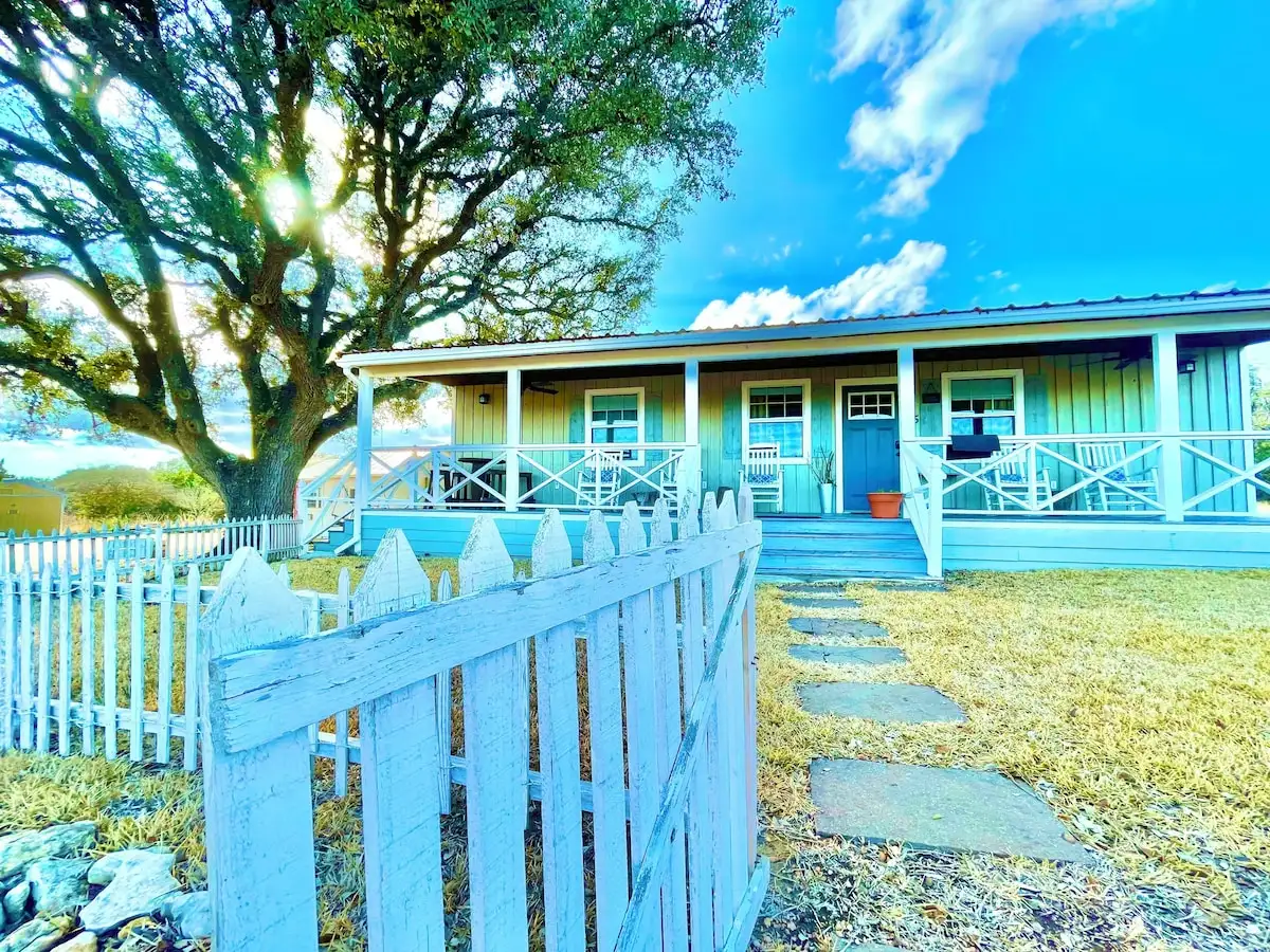 Hotels with kitchens in Dripping Springs